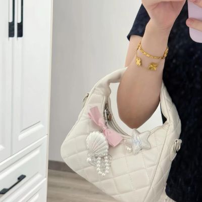کیف فلاور نوز به همراه چارم هایلایتر صدفی فلاور نوز